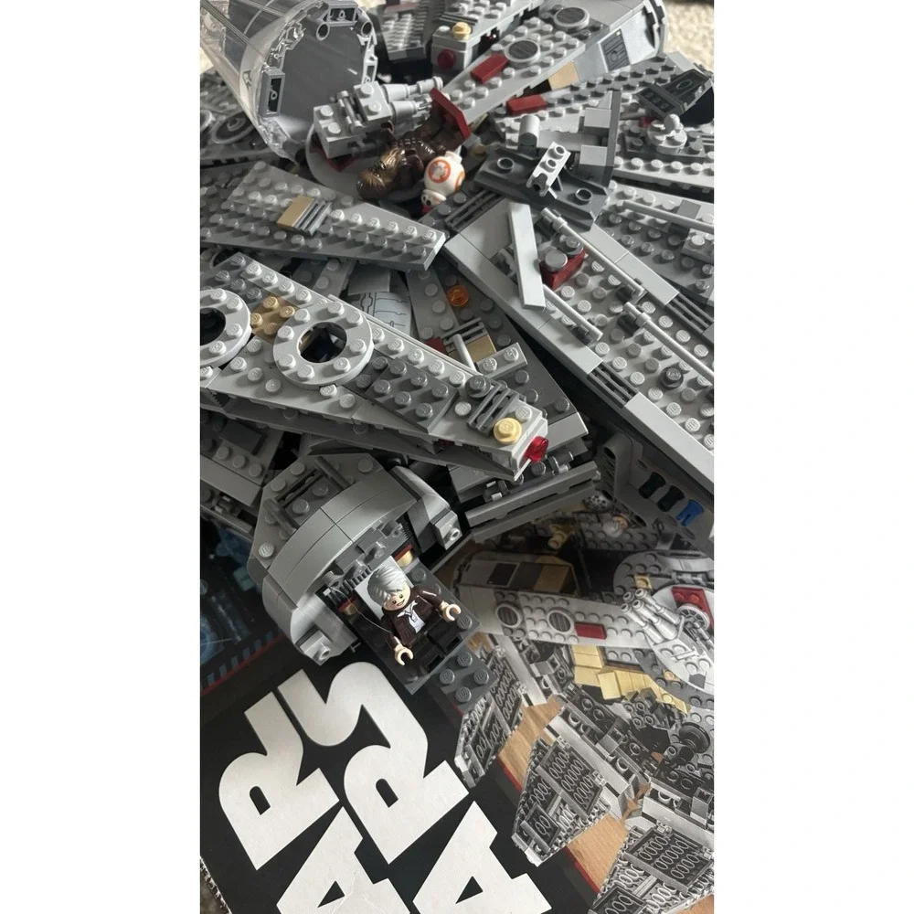 LEGO Star Wars Millennium Falcon (75105) LEGO's Set W Book Box darth Vader toys